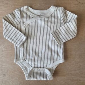 Pehr Long Sleeve Snap Gray Cream Bodysuit Size 0-3 Mos